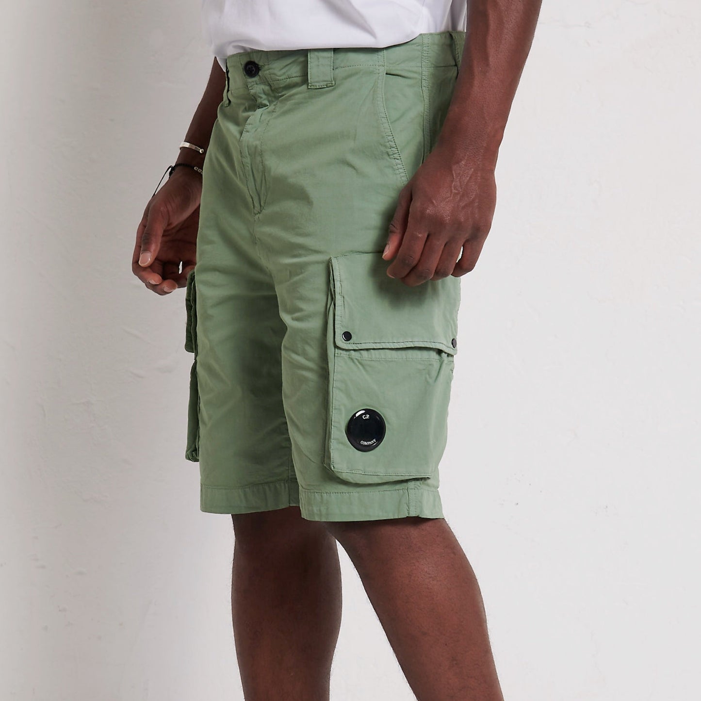 Cp Company Lens Twill Stretch Cargo Shorts in Green Bay