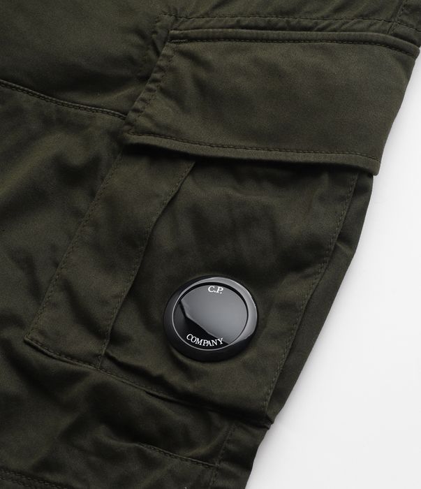 Cp Company Stretch Twill Cargo Shorts In Ivy Green